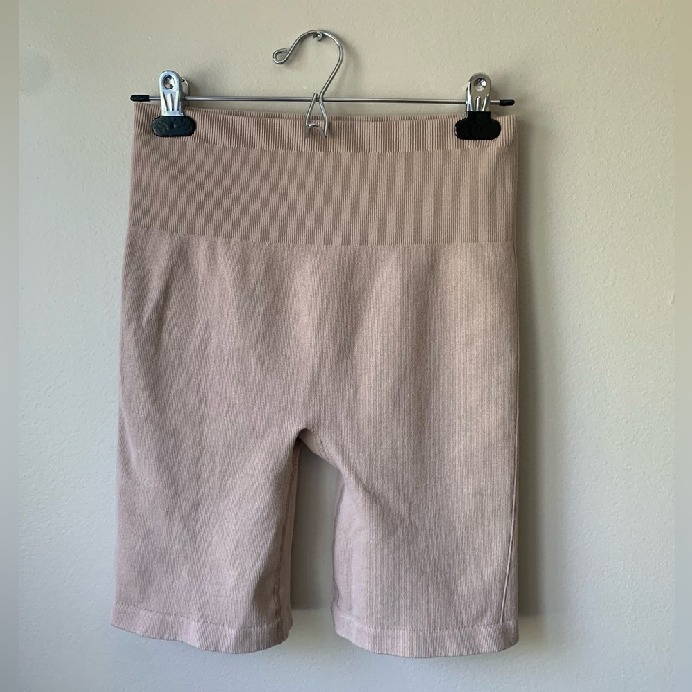 Everlane Women's Tan Bike Shorts